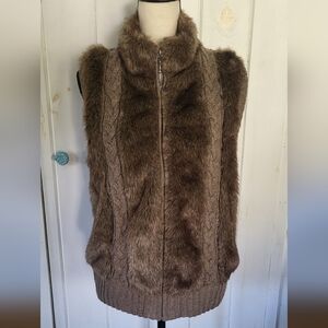 Carte Mixed Media Faux Fur Cable Knit Zip Vest